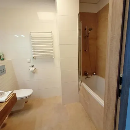 Zlatarooms 122 דירה ורשה